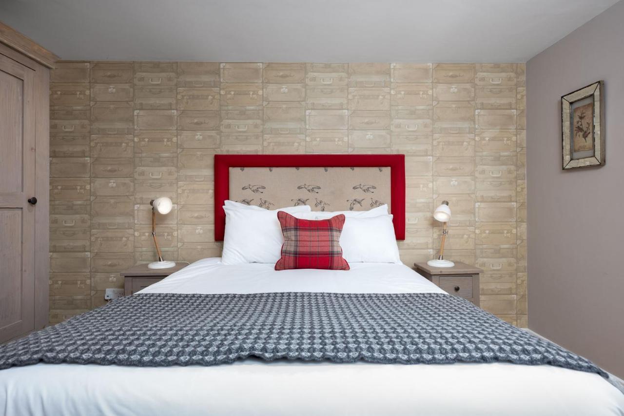 Hotel The World'S End - Northampton Ecton Esterno foto