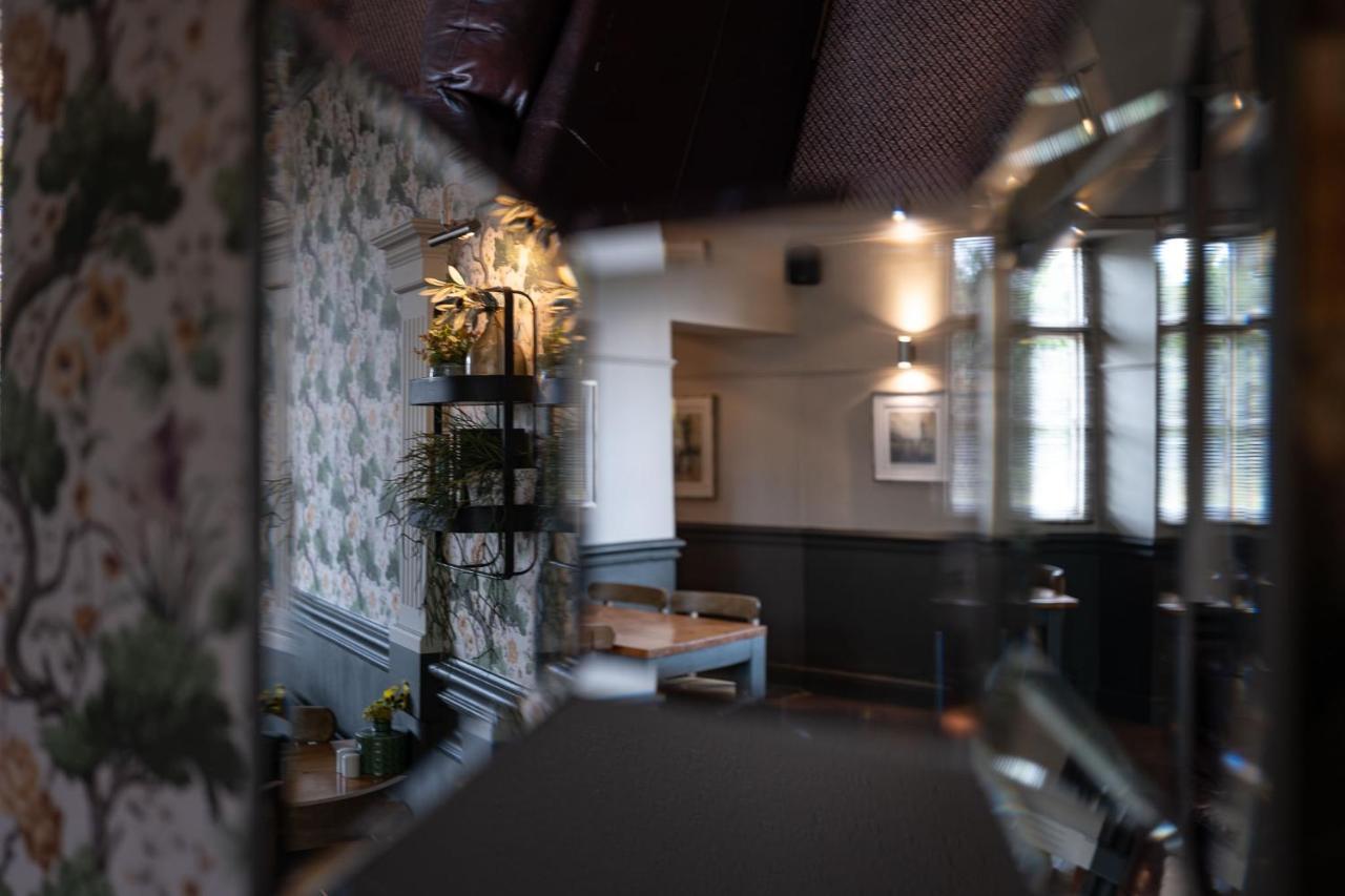 Hotel The World'S End - Northampton Ecton Esterno foto