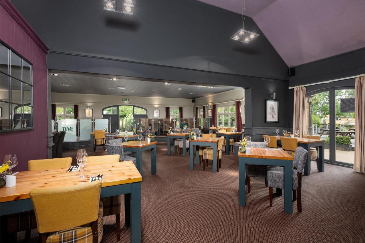 Hotel The World'S End - Northampton Ecton Esterno foto