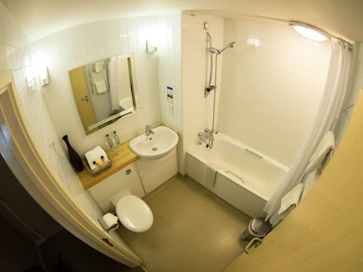 Hotel The World'S End - Northampton Ecton Esterno foto