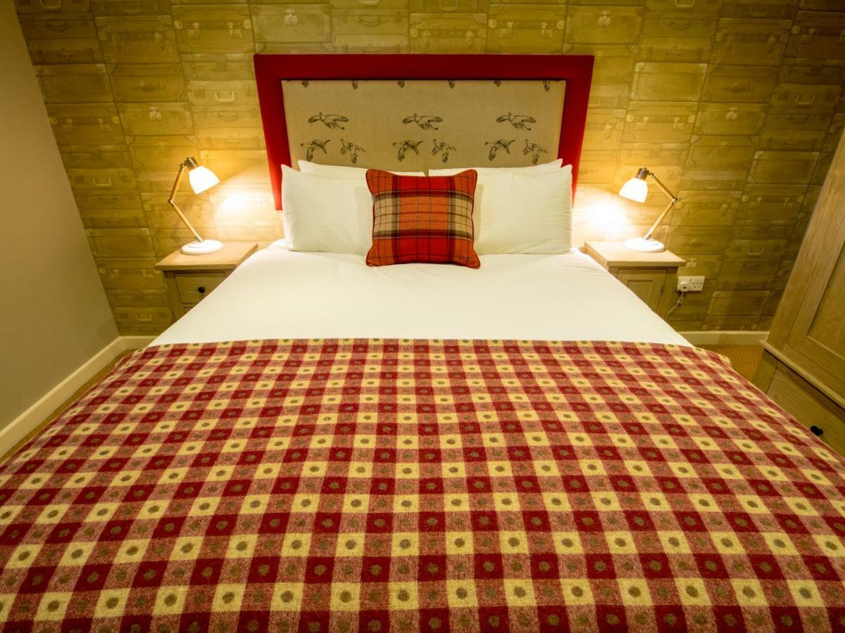 Hotel The World'S End - Northampton Ecton Esterno foto