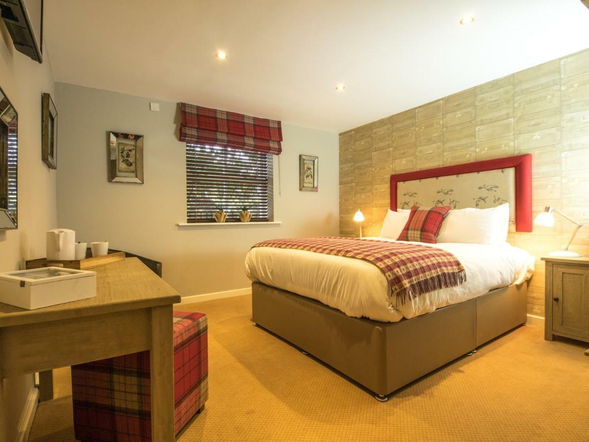 Hotel The World'S End - Northampton Ecton Esterno foto