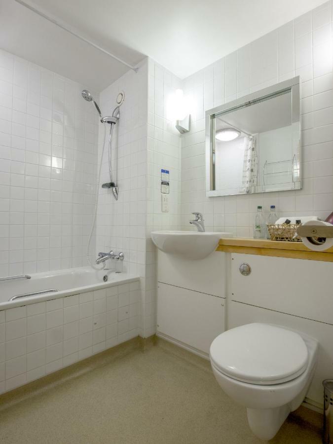 Hotel The World'S End - Northampton Ecton Esterno foto